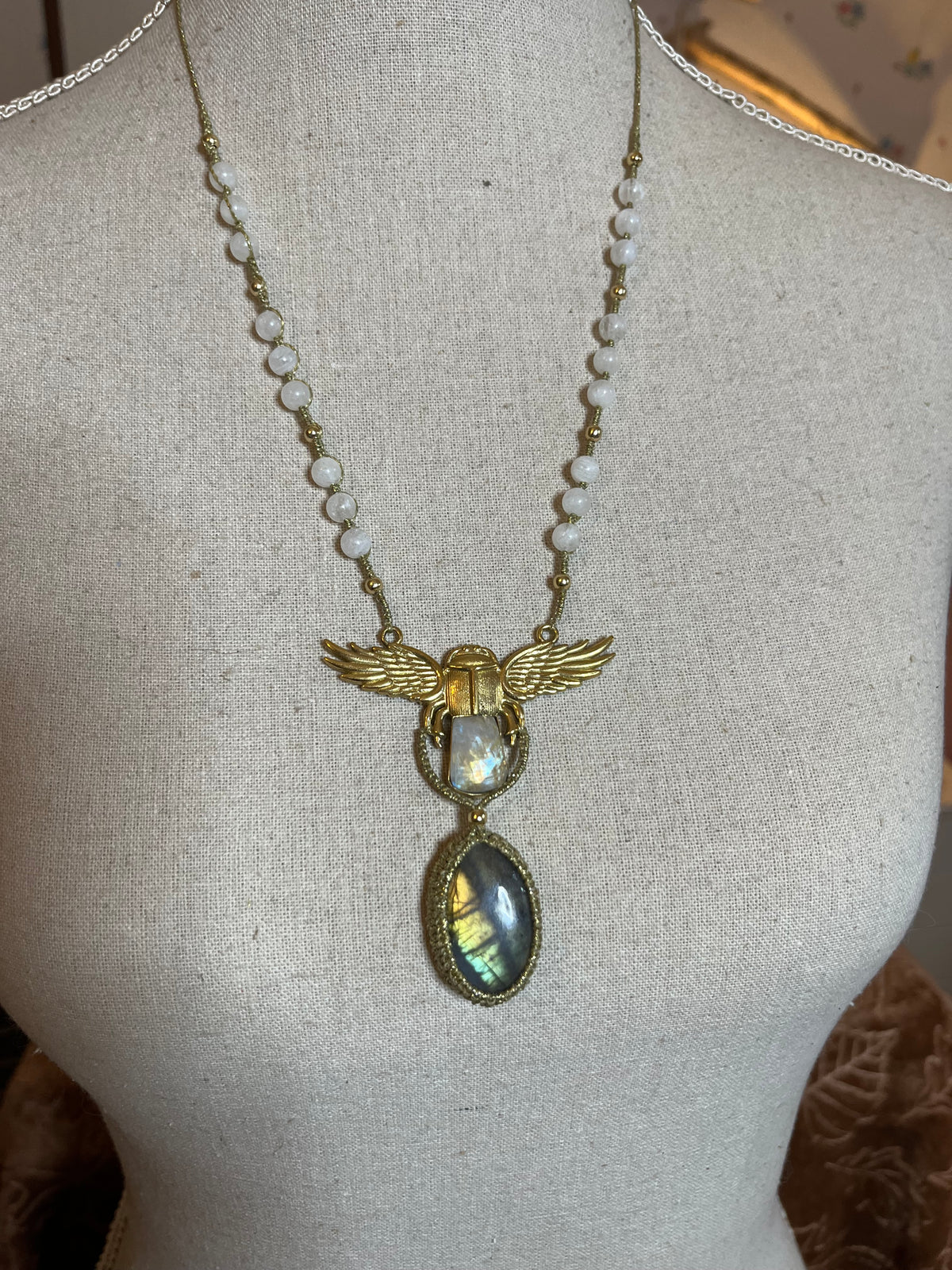 Collier-sautoir AURORA-FEMINA Energie PRÊTRESSE D'ISIS - FEMININ SACRE