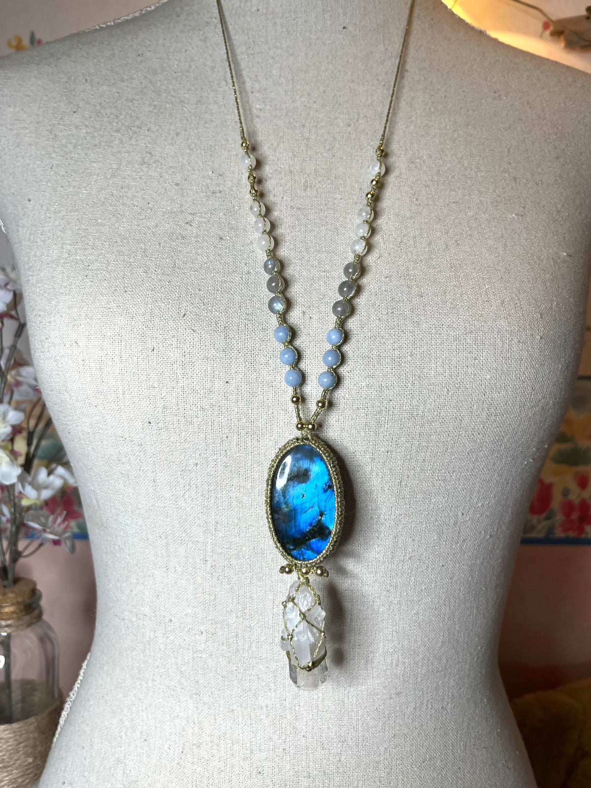 Collier -sautoir ICARA-NOVA Energie sacrée des PRÊTRESSES DU VIVANT, LOI DE L'UN