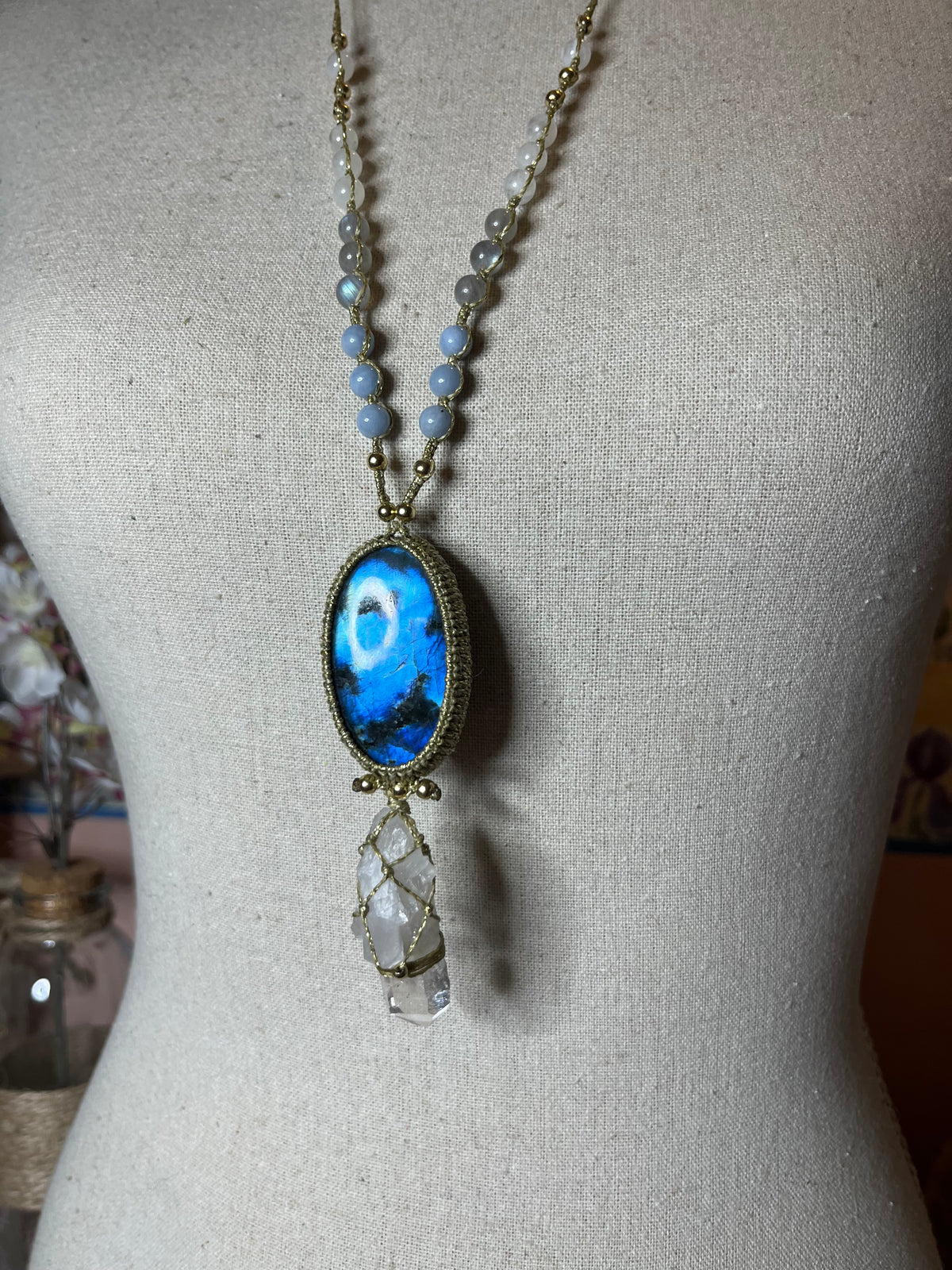 Collier -sautoir ICARA-NOVA Energie sacrée des PRÊTRESSES DU VIVANT, LOI DE L'UN