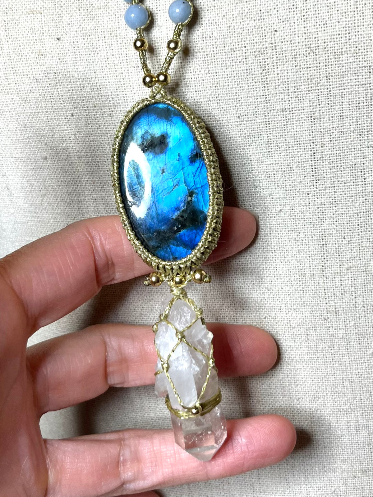 Collier -sautoir ICARA-NOVA Energie sacrée des PRÊTRESSES DU VIVANT, LOI DE L'UN