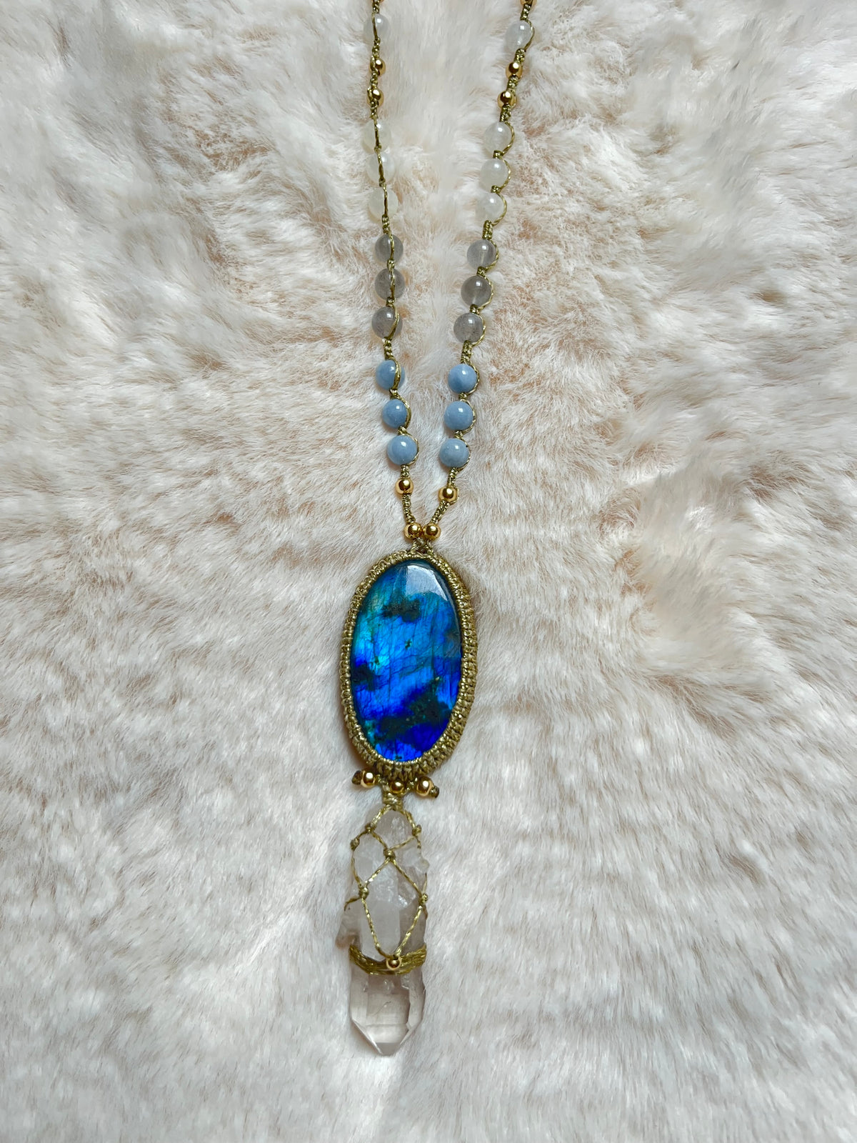 Collier -sautoir ICARA-NOVA Energie sacrée des PRÊTRESSES DU VIVANT, LOI DE L'UN