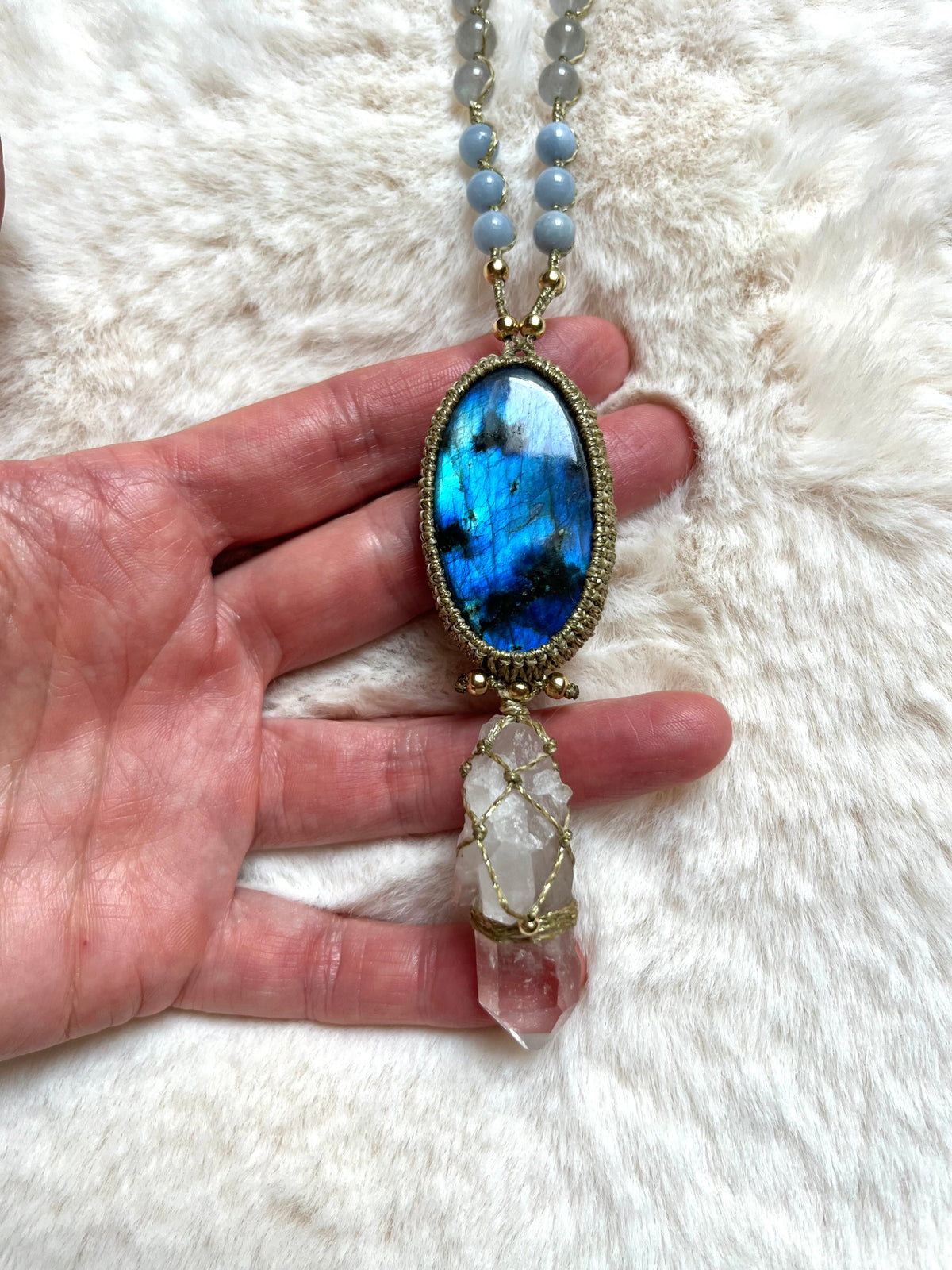Collier -sautoir ICARA-NOVA Energie sacrée des PRÊTRESSES DU VIVANT, LOI DE L'UN