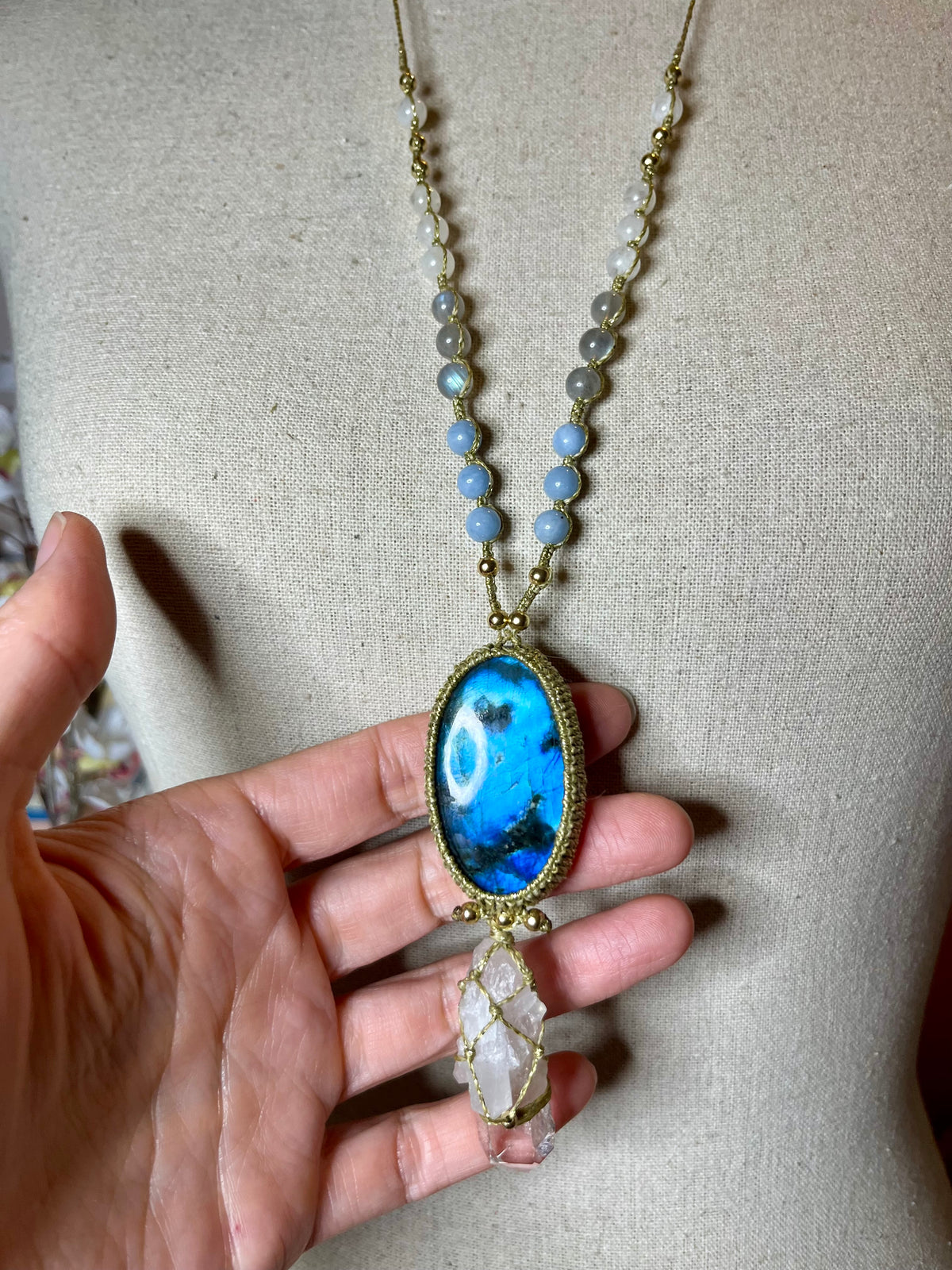 Collier -sautoir ICARA-NOVA Energie sacrée des PRÊTRESSES DU VIVANT, LOI DE L'UN