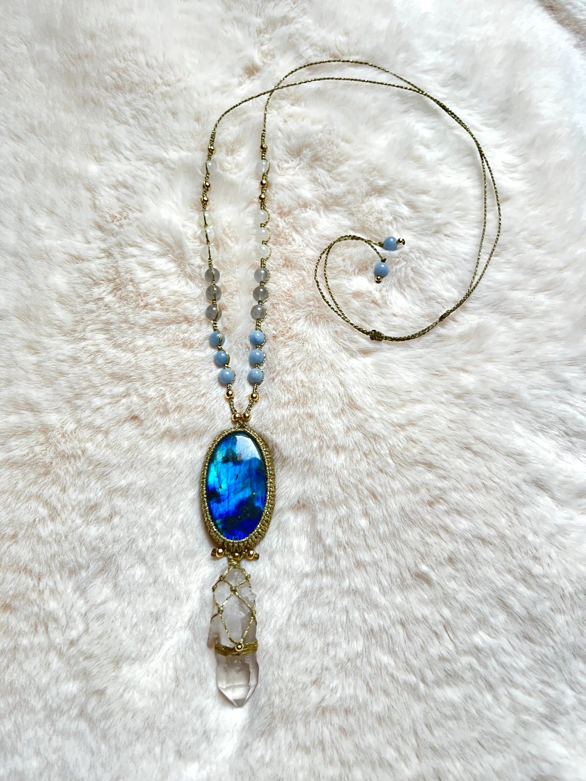 Collier -sautoir ICARA-NOVA Energie sacrée des PRÊTRESSES DU VIVANT, LOI DE L'UN