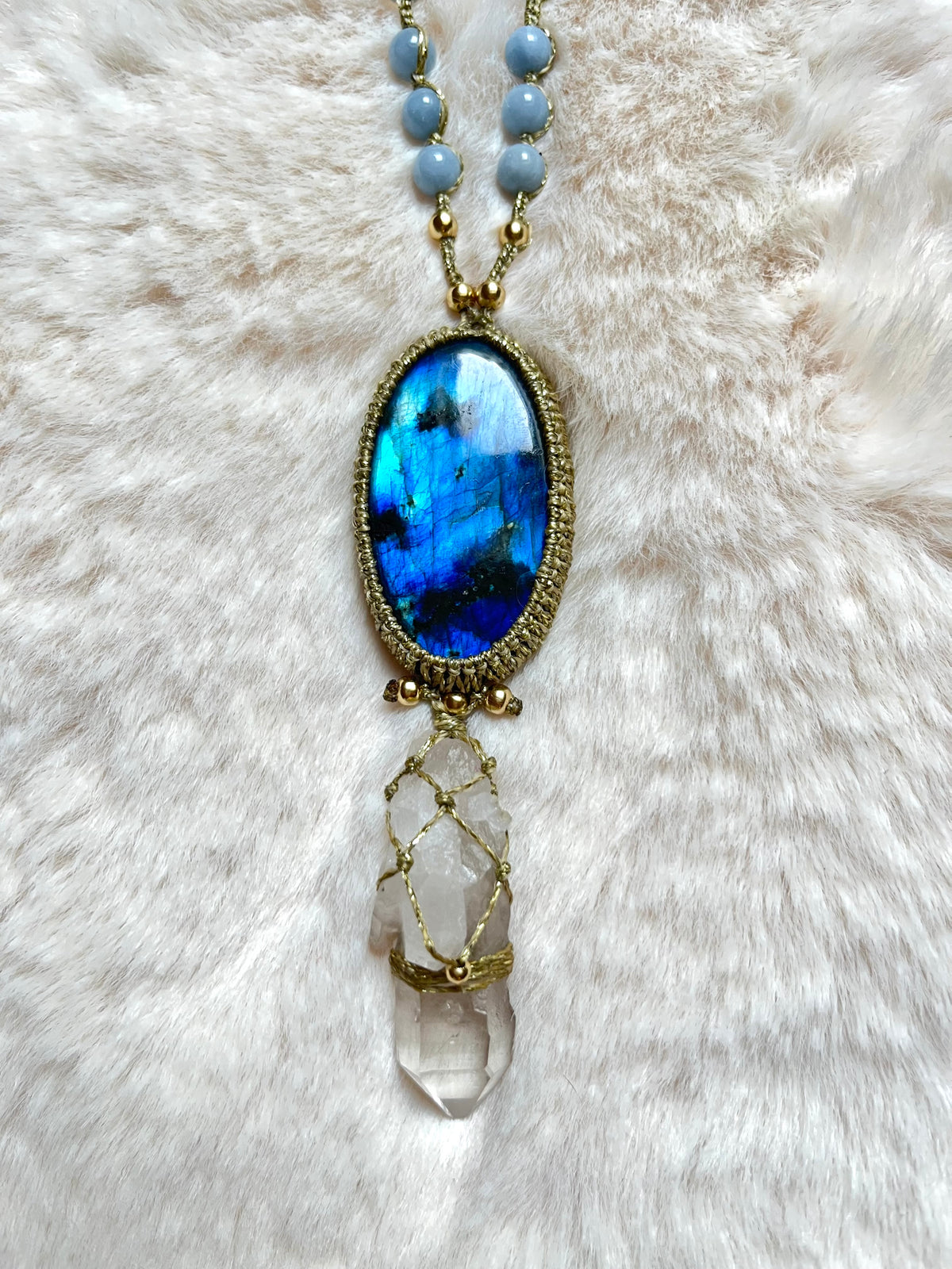 Collier -sautoir ICARA-NOVA Energie sacrée des PRÊTRESSES DU VIVANT, LOI DE L'UN